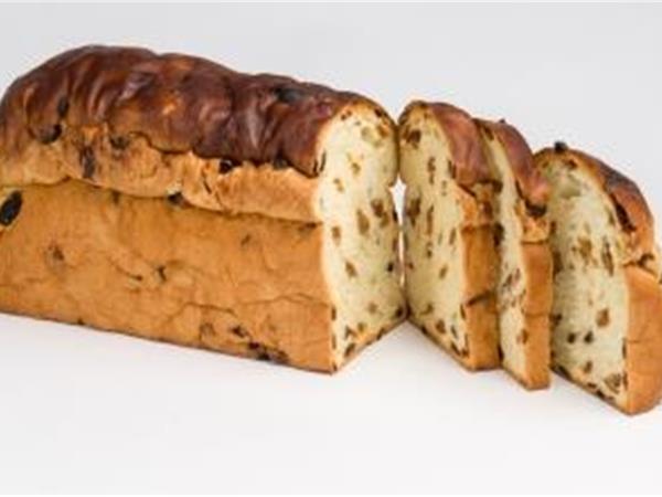 Rozijnenbrood heel gesneden