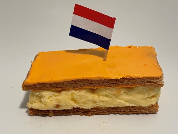 Oranje tompoes 4 + 1 gratis